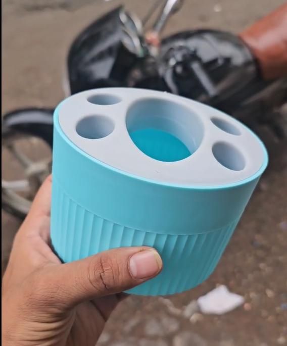 Multiple Holder Package Contains
